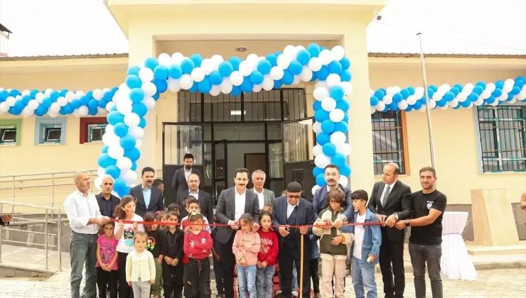 Van’ın Gürpınar ilçesinde yeni okul açıldı